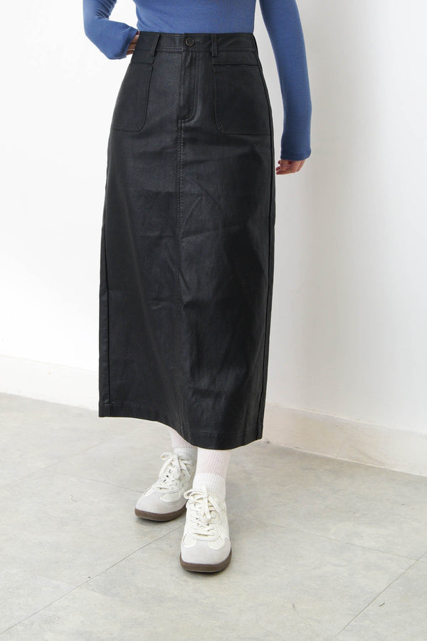 Black faux leather skirt in h cut