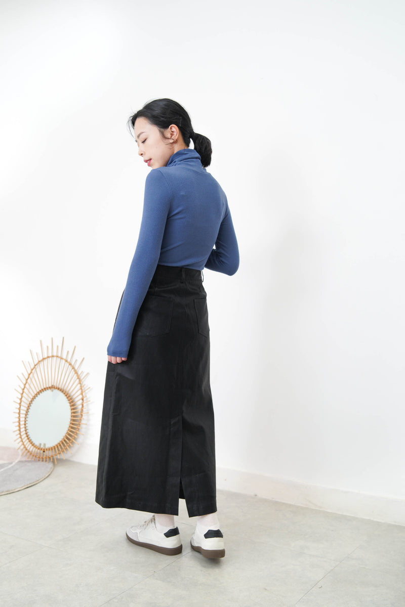 Black faux leather skirt in h cut