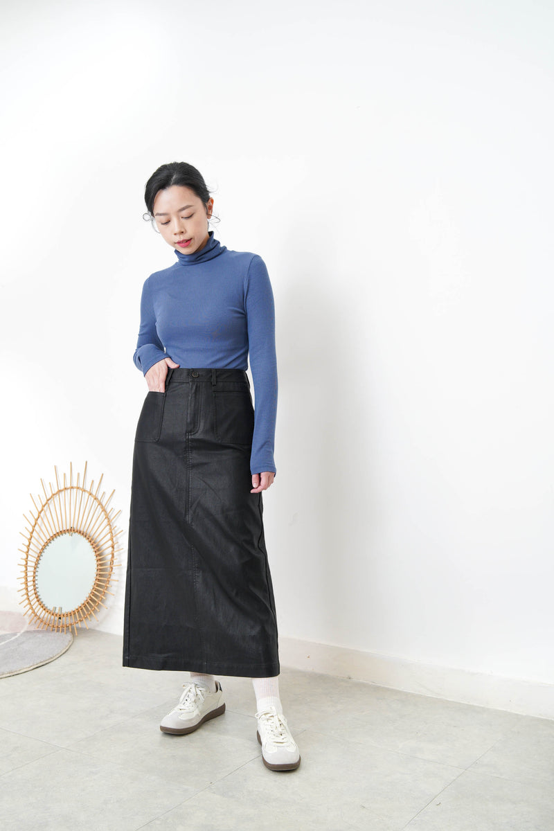 Black faux leather skirt in h cut