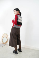Red button vest w/ contrast hem