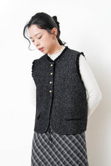 Black knit vest in ruffle fringe