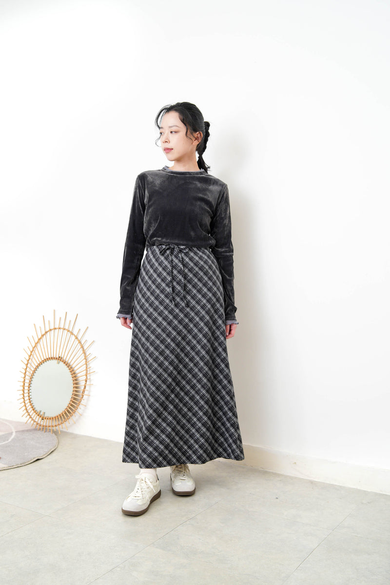 Checked A line maxi skirt in elastic waist