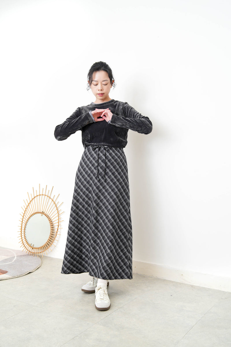 Checked A line maxi skirt in elastic waist