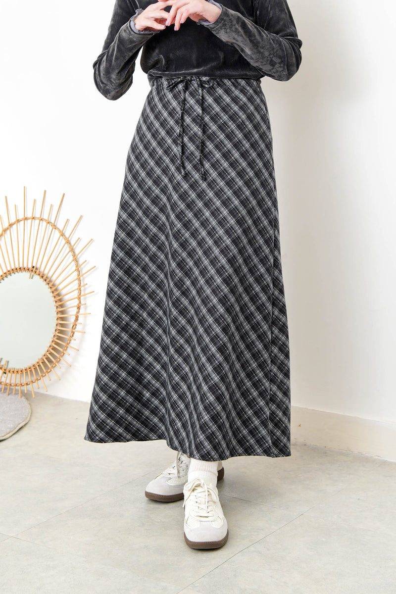 Checked A line maxi skirt in elastic waist