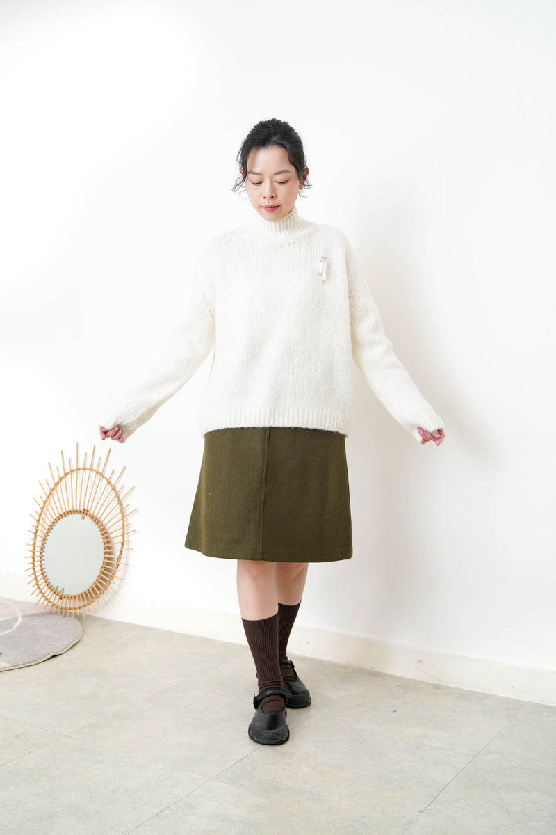 White alpaca wool sweater w/ pins