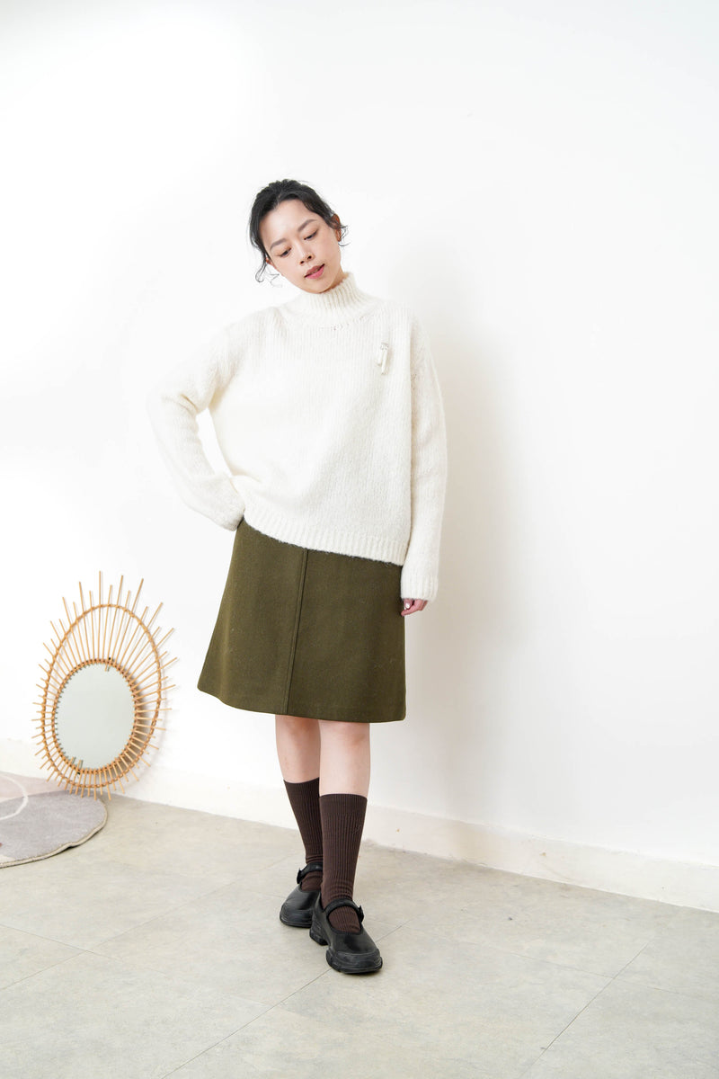 White alpaca wool sweater w/ pins