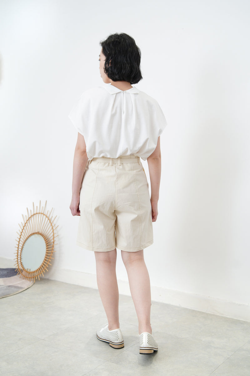 Ivory outlined shorts w/ belt