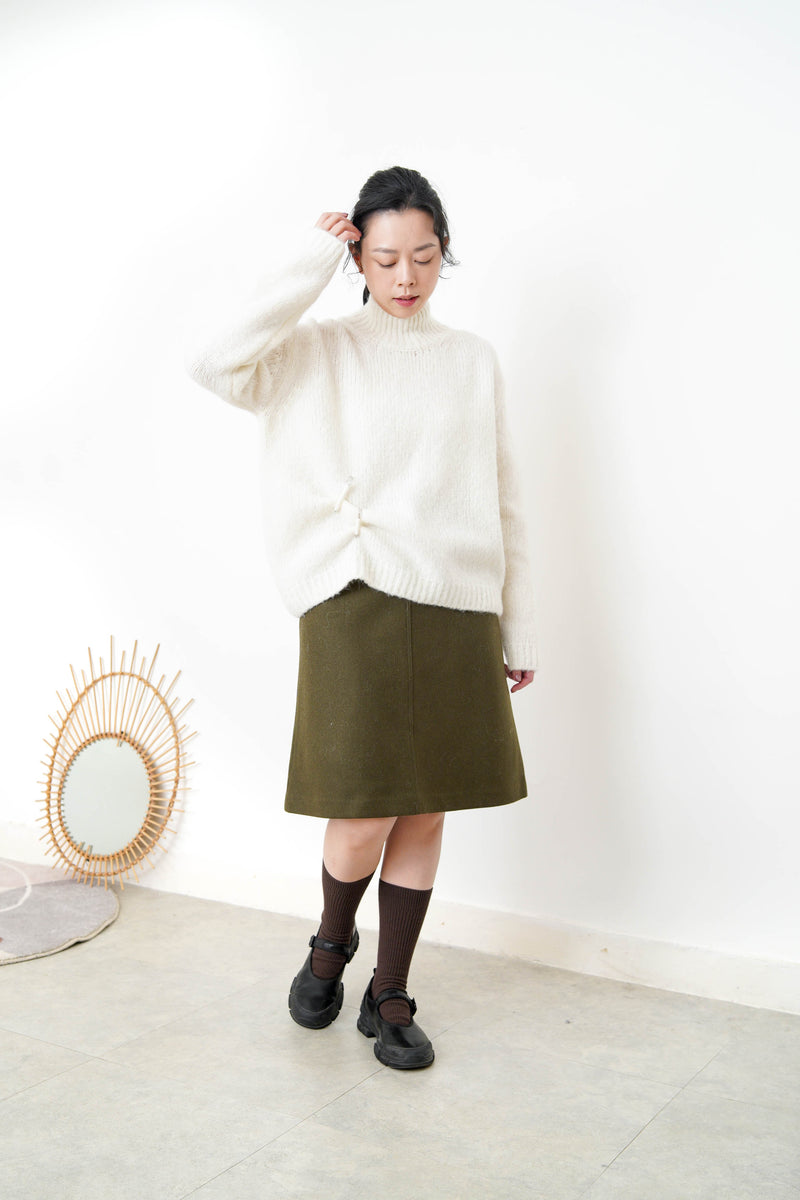 White alpaca wool sweater w/ pins