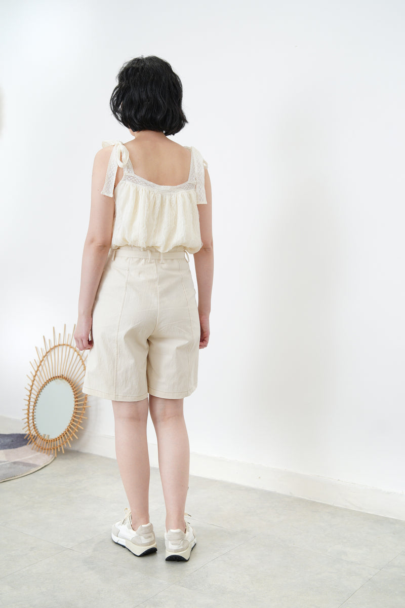 Ivory outlined shorts w/ belt