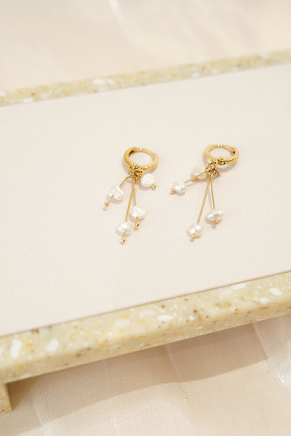 Pearl drip earrings