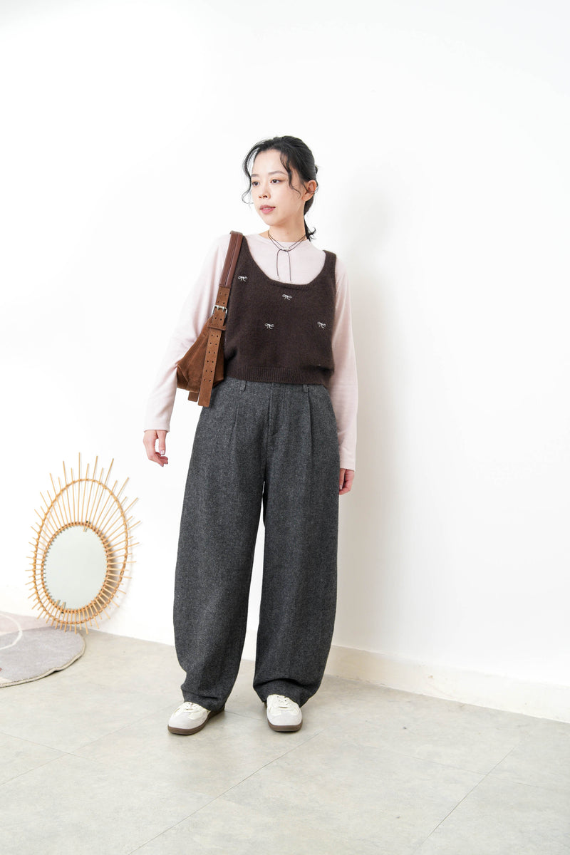 Charcoal wool trousers in cone shape with belt