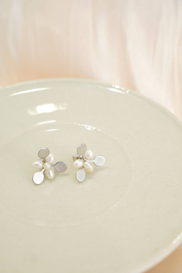 Flower Pearl Earrings
