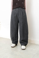 Charcoal wool trousers in cone shape with belt