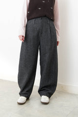 Charcoal wool trousers in cone shape with belt