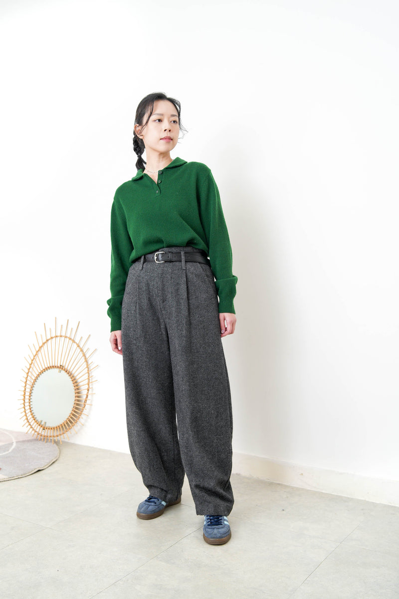Green fine wool sweater in round collar