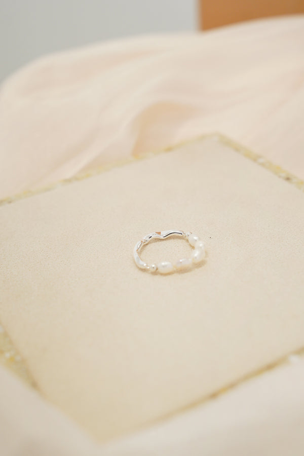 Silver & pearl ring