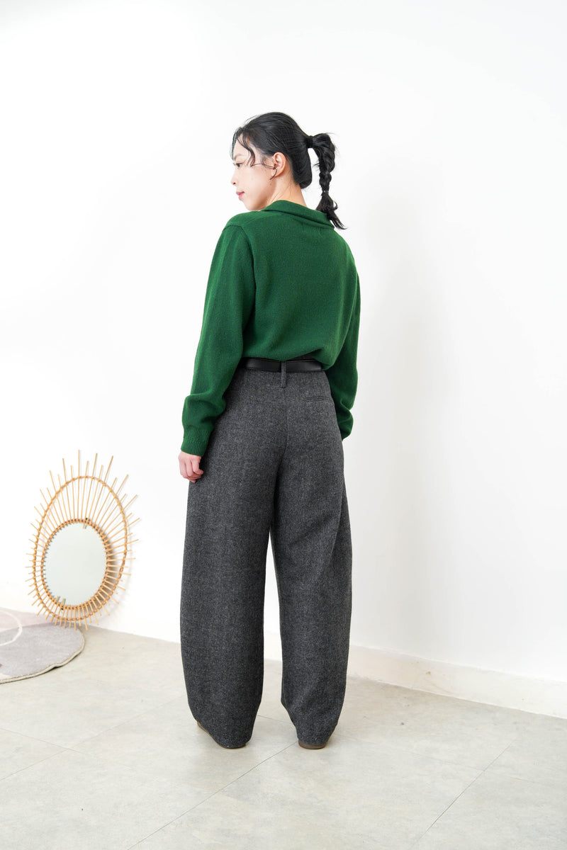 Green fine wool sweater in round collar