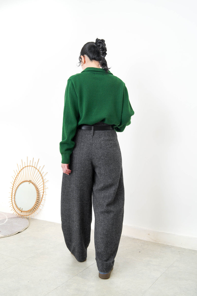 Green fine wool sweater in round collar