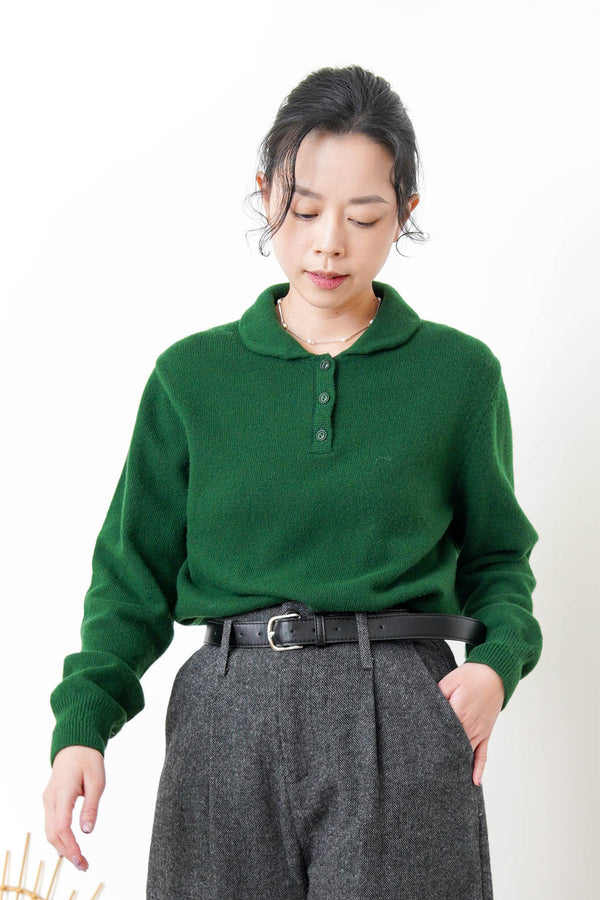 Green fine wool sweater in round collar