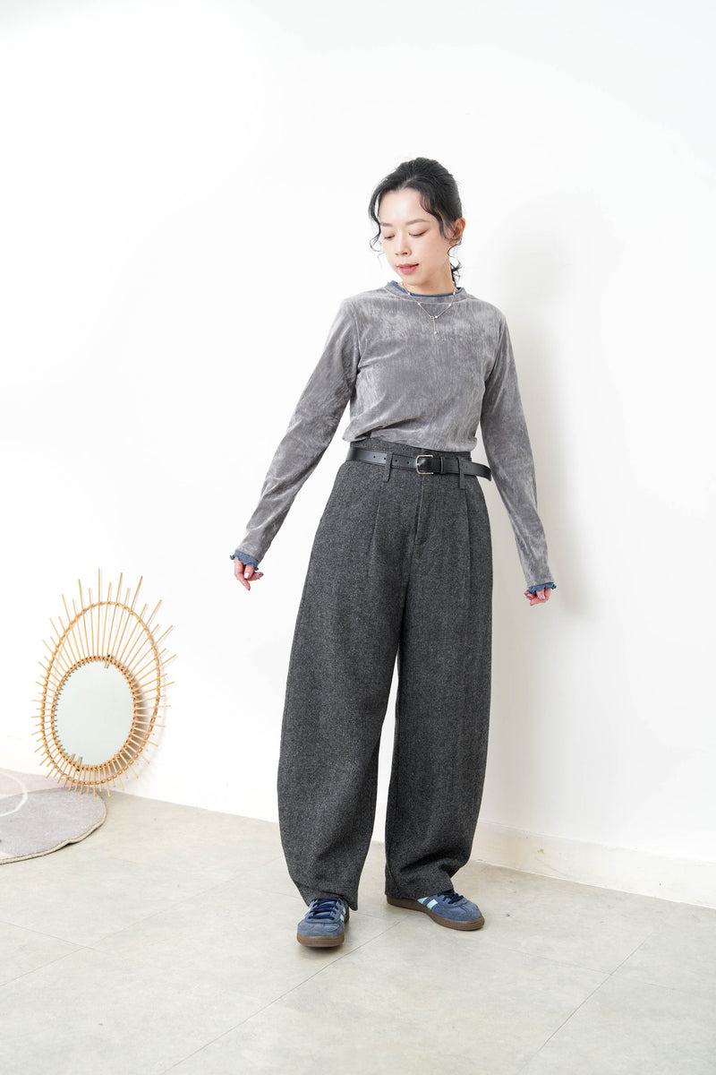 Charcoal wool trousers in cone shape with belt