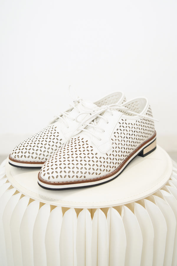 White flower pattern shoes