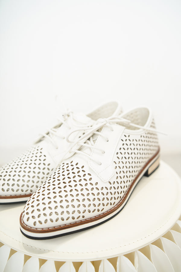 White flower pattern shoes