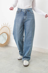Straight cut jeans