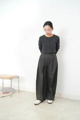 Charoal soft top w/ stitch details collar