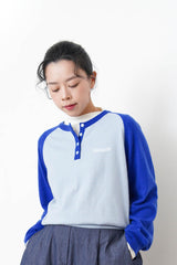 Contrast blue knit top w/ raglan Sleeves