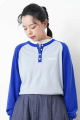 Contrast blue knit top w/ raglan Sleeves