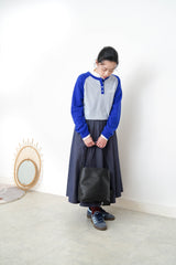 Contrast blue knit top w/ raglan Sleeves