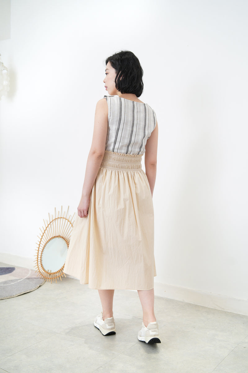 Pastel peach skirt w/ detail elastic waist