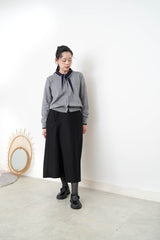 Black H line cutting skirt in split hem