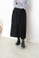 Black H line cutting skirt in split hem