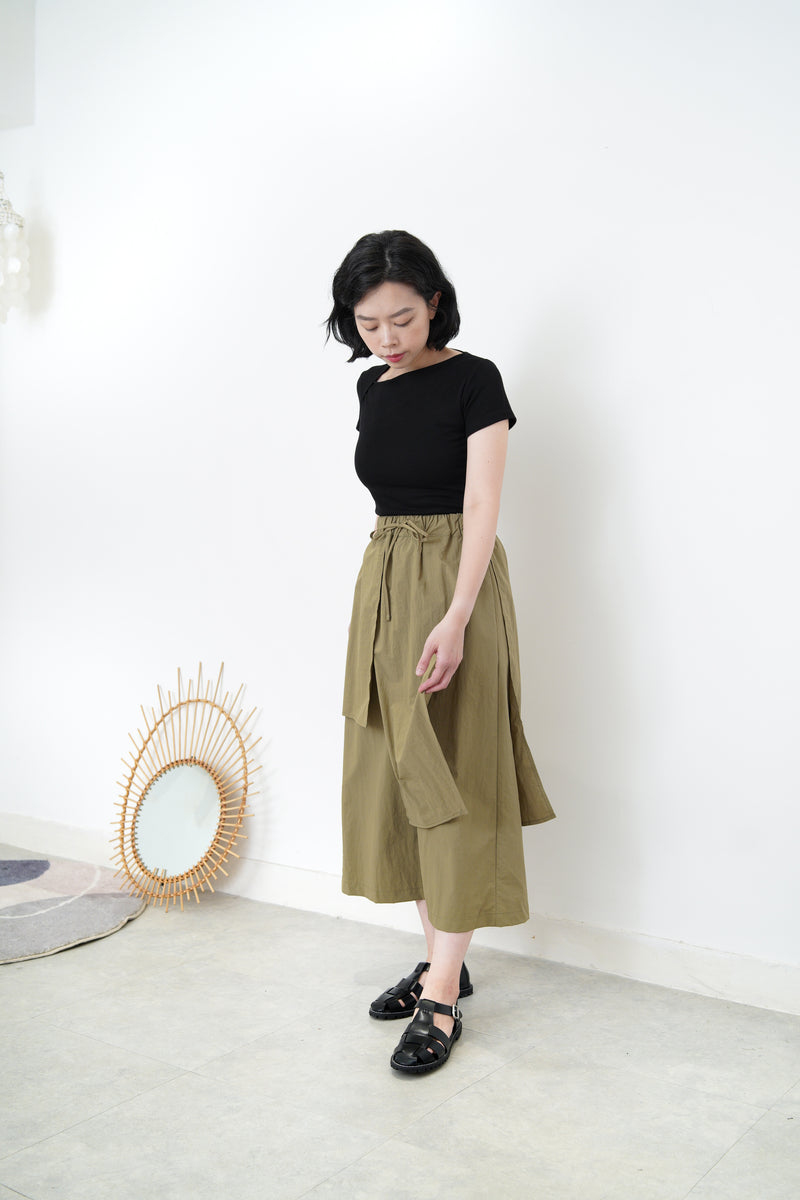 Wide leg trousers w/ detail layering