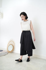 Wide leg trousers w/ detail layering