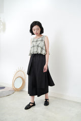 Wide leg trousers w/ detail layering