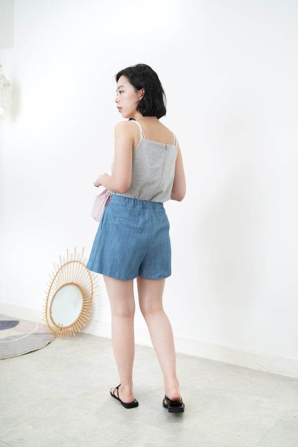 Denim shorts in elastic waist