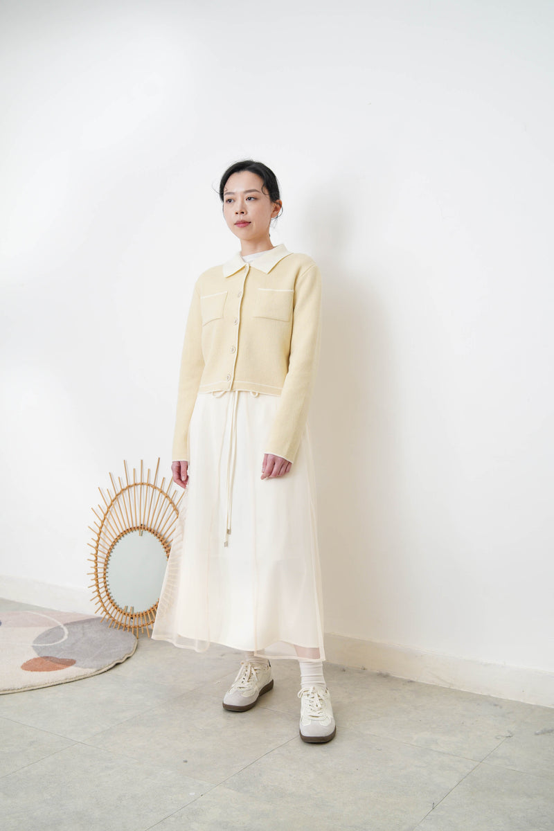 Cream oultline cardigan w/ detail buttons