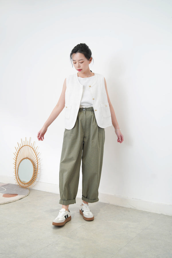 White premium vest w/ round hem