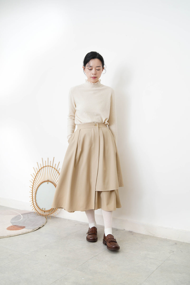 Beige pattern knit tip w/ ruffle fringe
