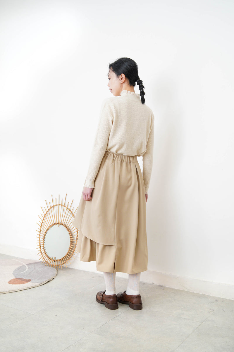 Beige pattern knit tip w/ ruffle fringe