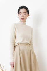 Beige pattern knit tip w/ ruffle fringe