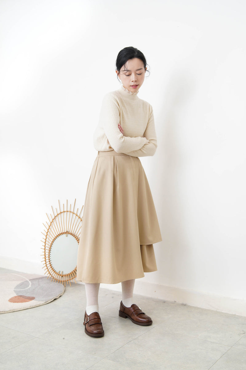 Beige pattern knit tip w/ ruffle fringe