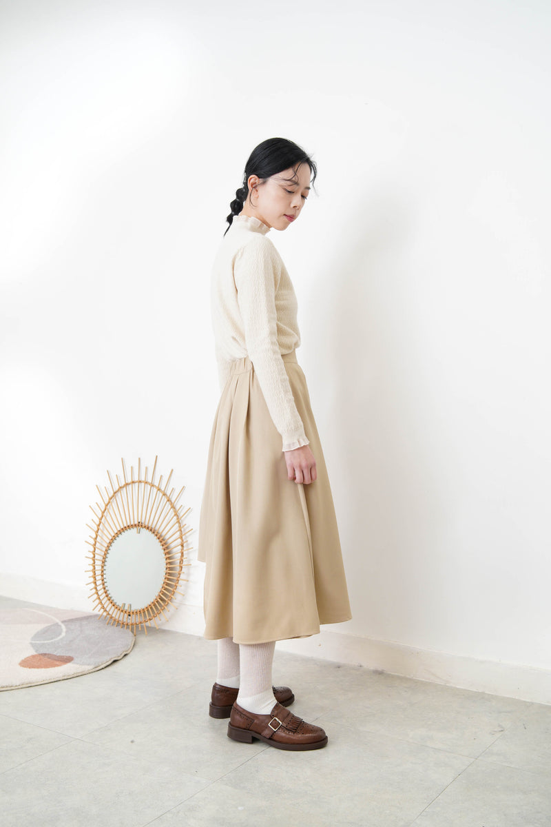 Beige pattern knit tip w/ ruffle fringe
