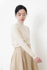Beige pattern knit tip w/ ruffle fringe