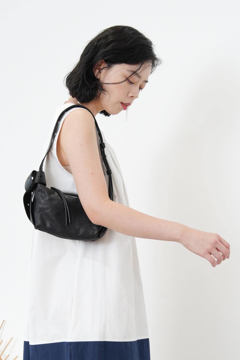 Black premium leather bag in 2 ways