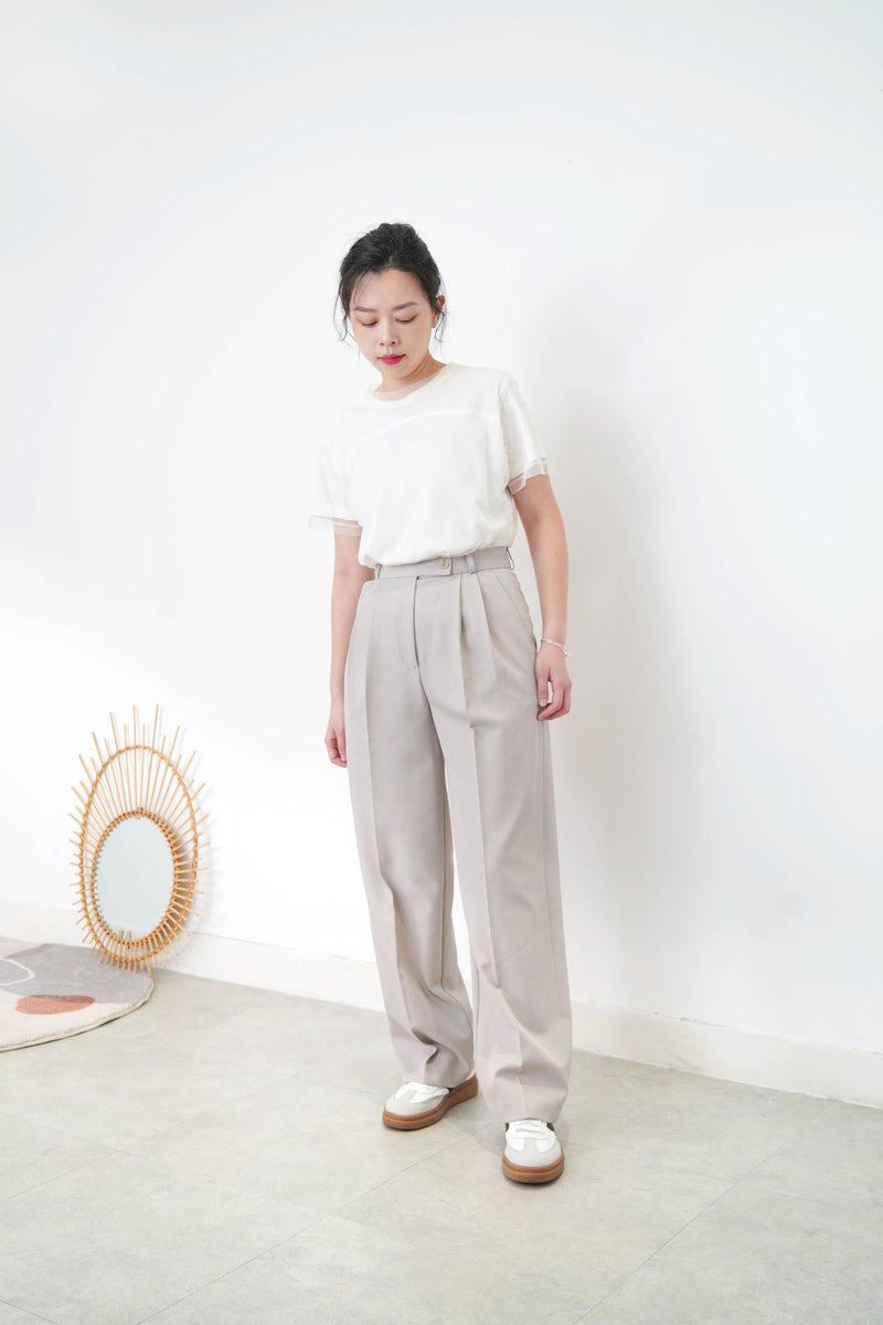 White basic tee w/ stitch details