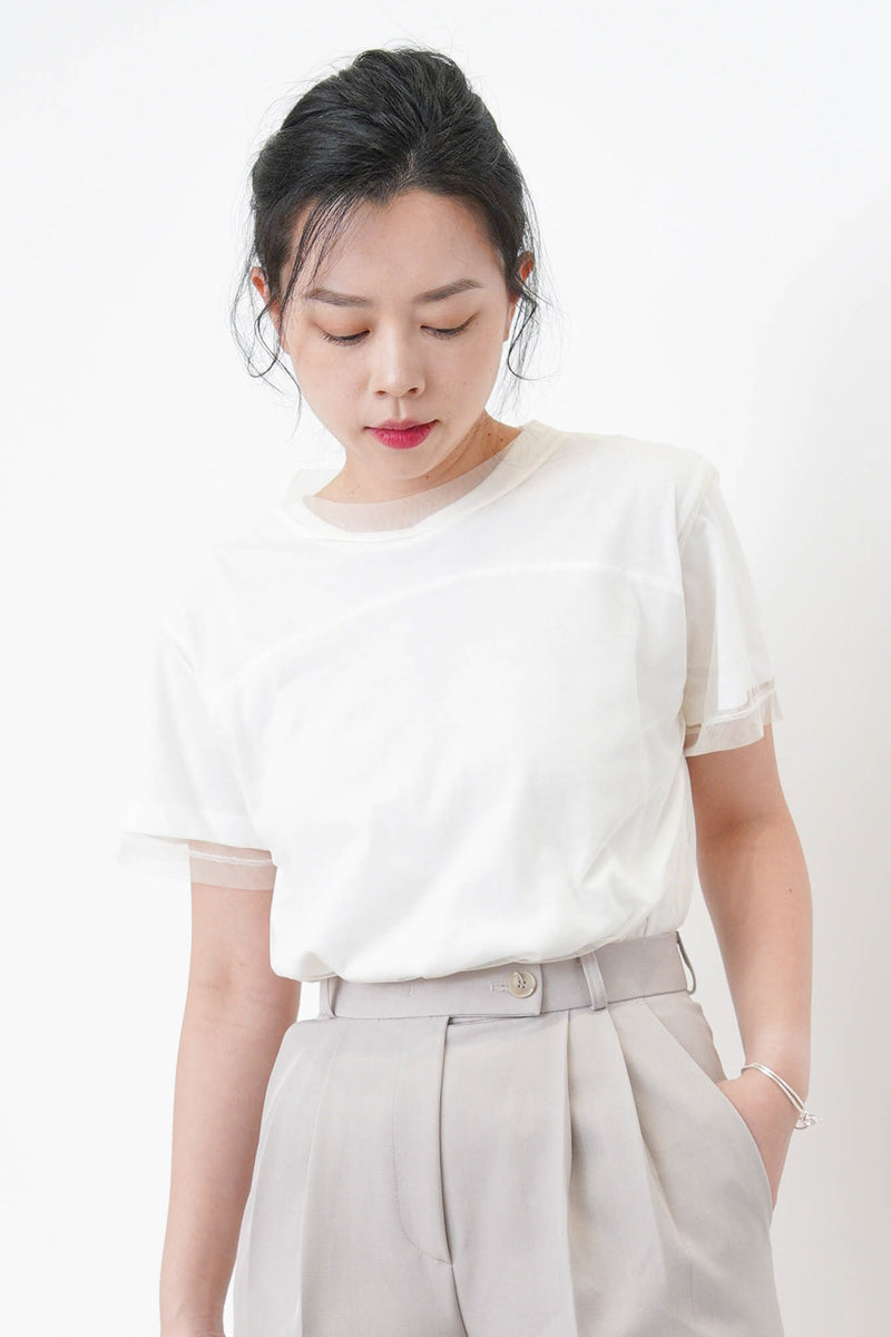 White basic tee w/ stitch details