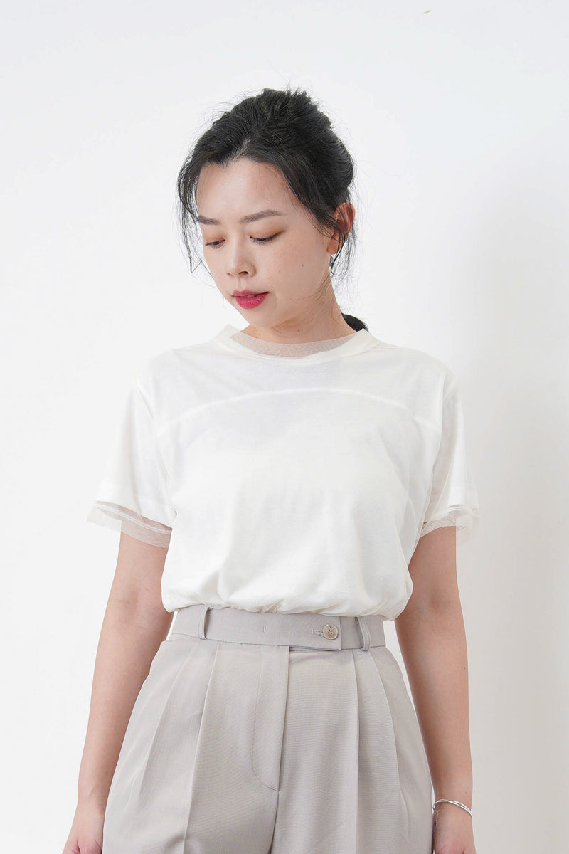 White basic tee w/ stitch details